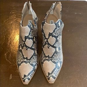 Steve Madden CAMRYN TAN SNAKE bootie size 9